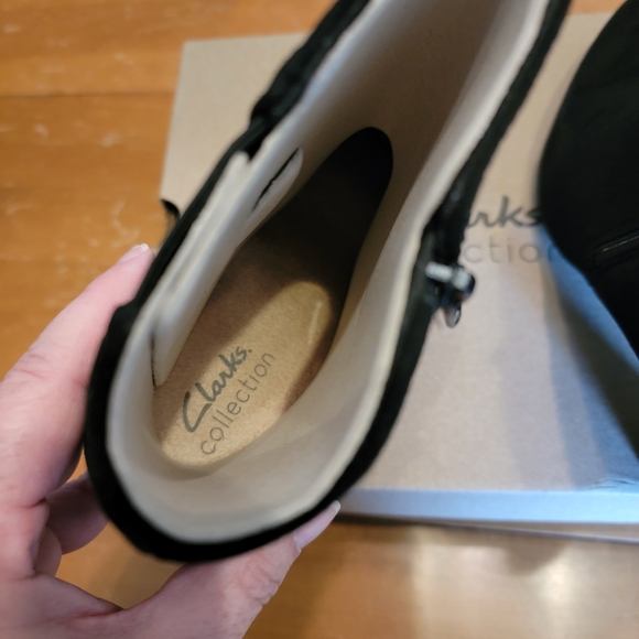 Clarks Womens Kataleyna Glow Ankle Boot  - Black Suede Kitten Heal NWT Sz 7W - Picture 3 of 10